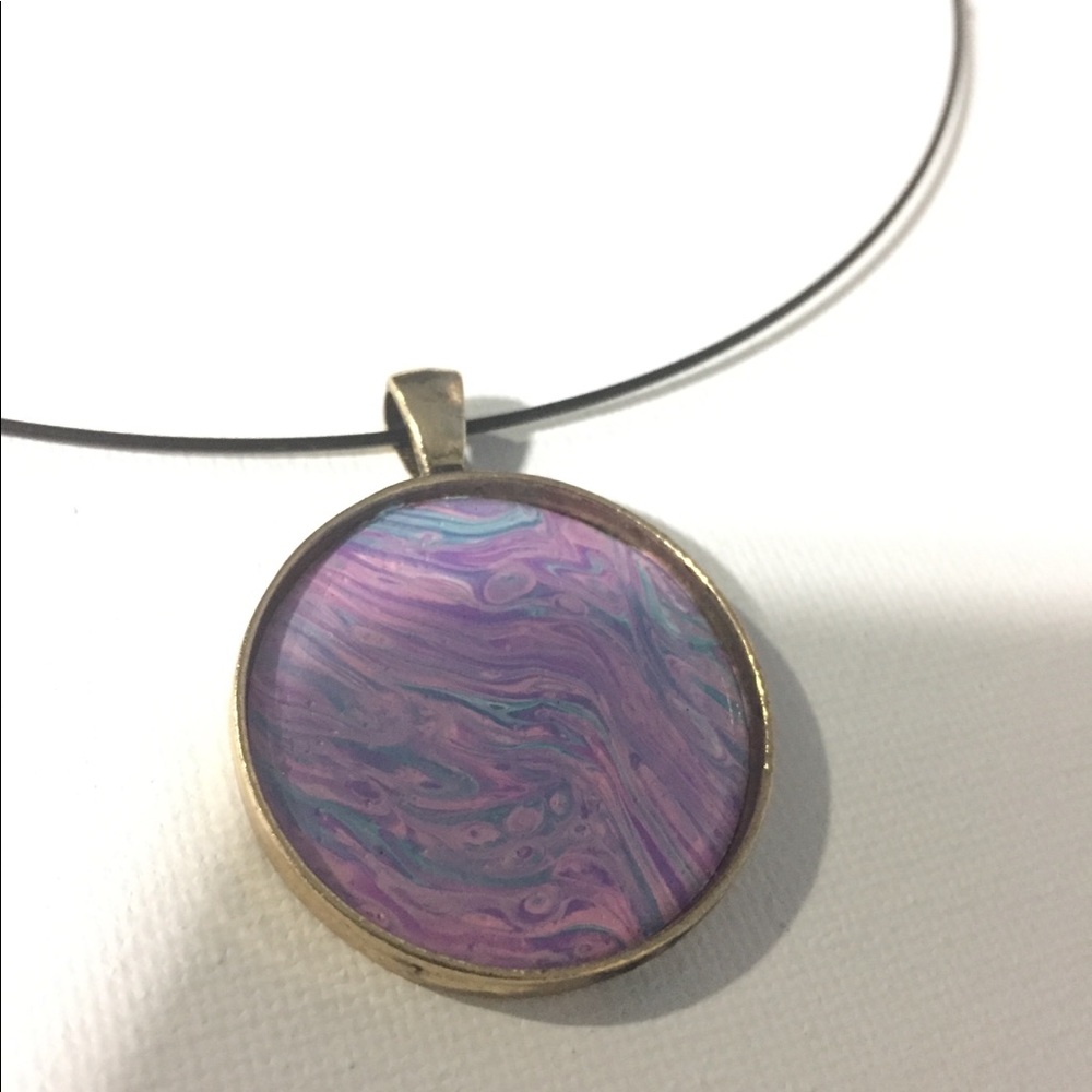 Circular pendant necklace